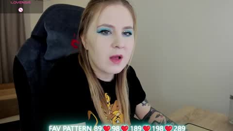 Snapshot of oliviamunk chatting on 5, 3, 2025 . online show from 5, 3, 2025
