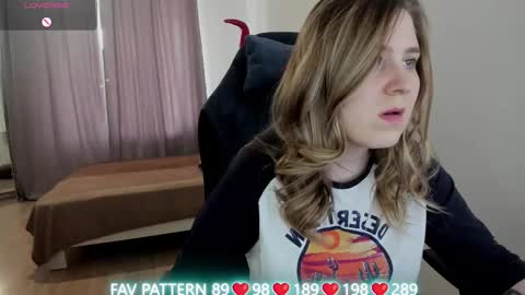 Snapshot of oliviamunk chatting on 7, 3, 2025 . online show from 7, 3, 2025