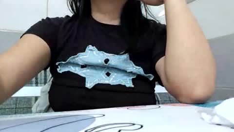 Snapshot of oliviaoly chatting on 14, 12, 2025 Olivia online show from 14, 12, 2025