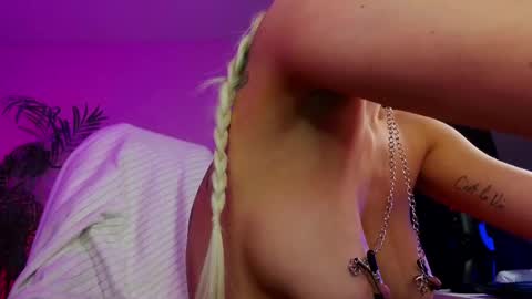 Olivia Owens online show from 28, 2, 2025