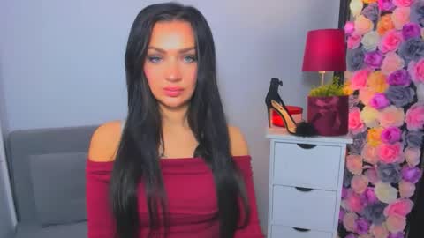 OliviaWomen online show from 8, 11, 2025