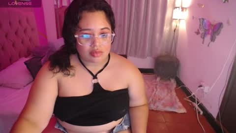 Snapshot of oliviia_cute chatting on 10, 10, 2025 oliviia_cute online show from 10, 10, 2025