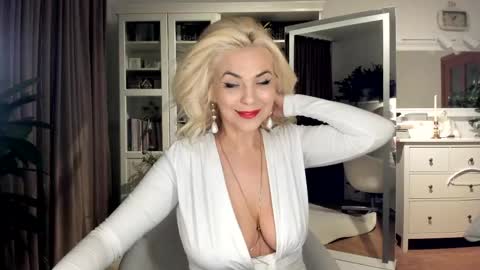 ollalla7 online show from 18, 4, 2026