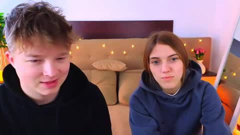 Snapshot of ollistiw chatting on 5, 4, 2026 Olli and Stiw online show from 5, 4, 2026