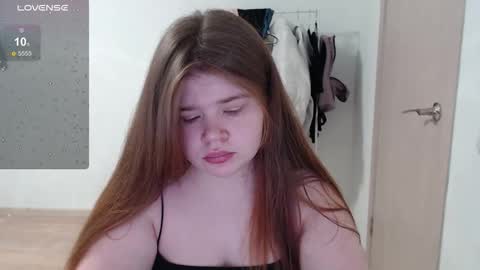 Snapshot of omellyoo chatting on 23, 12, 2025 MellY online show from 23, 12, 2025