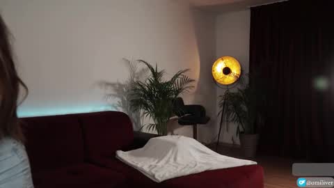 Snapshot of omiliver chatting on 18, 9, 2025 or online show from 18, 9, 2025