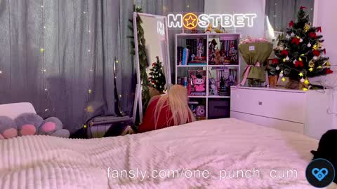 Snapshot of one_punch_cum chatting on 31, 12, 2024 couple Lu sexy chick in middle and Jimmyblonde our friend Brianglasses online show from 31, 12, 2024