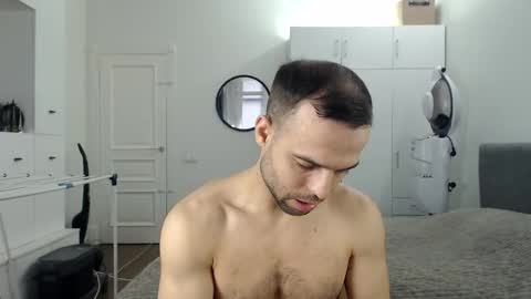 onebestlover online show from 4, 3, 2026