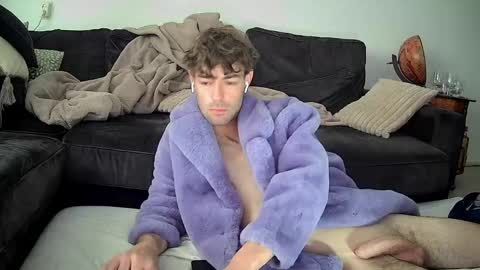 Snapshot of onesieboyx chatting on 5, 5, 2026 onesieboyx online show from 5, 5, 2026