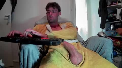 Snapshot of onesieboyx chatting on 27, 5, 2026 onesieboyx online show from 27, 5, 2026