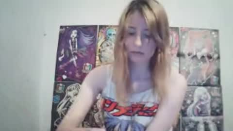 Snapshot of oniemilot chatting on 7, 7, 2026 Elara online show from 7, 7, 2026