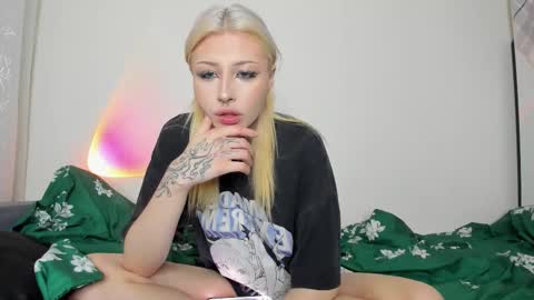 Snapshot of only_iva21 chatting on 2, 11, 2025 Iva online show from 2, 11, 2025