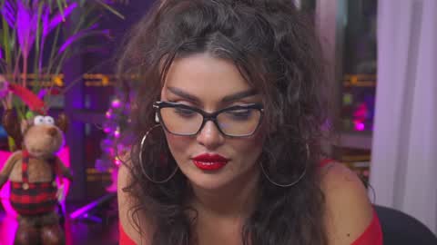 Nicolle online show from 4, 12, 2024