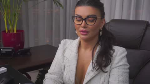 Nicolle online show from 13, 12, 2024