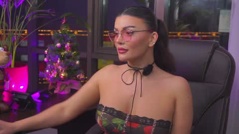 Nicolle online show from 17, 12, 2024