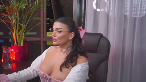 Nicolle online show from 5, 1, 2025