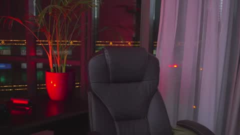 Nicolle online show from 8, 1, 2025