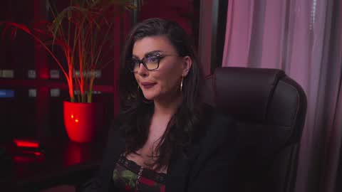 Nicolle online show from 9, 1, 2025