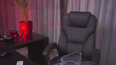 Nicolle online show from 19, 1, 2025