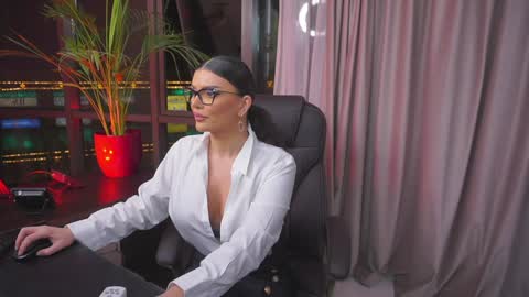 Nicolle online show from 21, 1, 2025