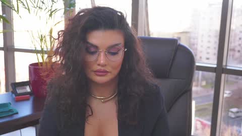 Nicolle online show from 23, 1, 2025