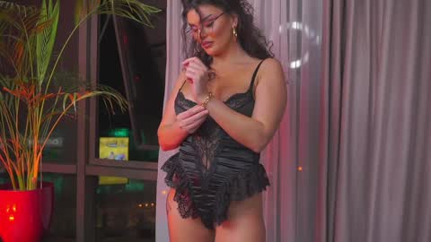 Nicolle online show from 23, 1, 2025