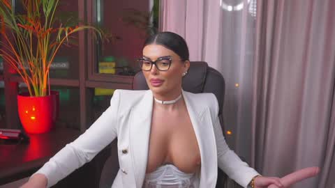 Nicolle online show from 26, 1, 2025