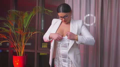 Nicolle online show from 26, 1, 2025