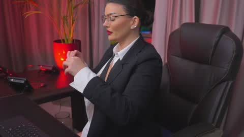 Nicolle online show from 27, 1, 2025
