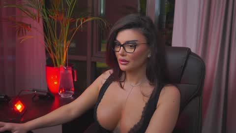 Nicolle online show from 30, 1, 2025