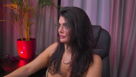 Nicolle online show from 7, 2, 2025