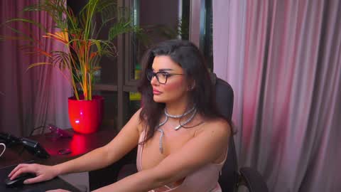 Nicolle online show from 8, 2, 2025