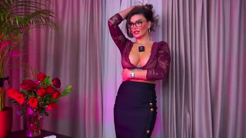 Nicolle online show from 8, 9, 2025