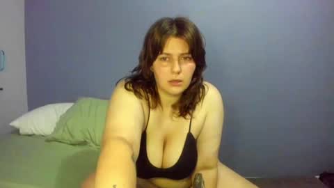 Snapshot of onlyonewaytofindout chatting on 30, 9, 2025 SensitiveBambi online show from 30, 9, 2025