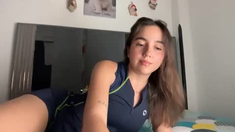 PAREJA LATINA JOVEN MUY CACHONDOS online show from 4, 8, 2026
