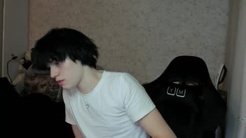 Snapshot of opiunarium chatting on 17, 12, 2025 Bella and John online show from 17, 12, 2025