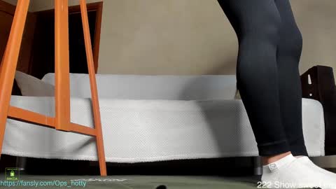 Snapshot of ops_hotty chatting on 2, 12, 2024 Arina online show from 2, 12, 2024