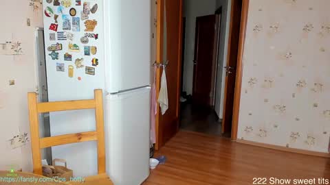Snapshot of ops_hotty chatting on 7, 12, 2024 Arina online show from 7, 12, 2024