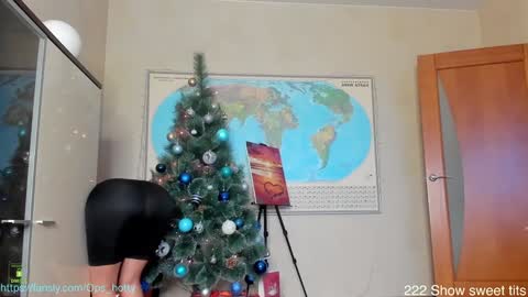 Snapshot of ops_hotty chatting on 4, 1, 2025 Arina online show from 4, 1, 2025