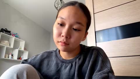 Snapshot of oracowee chatting on 12, 9, 2025 Miha online show from 12, 9, 2025