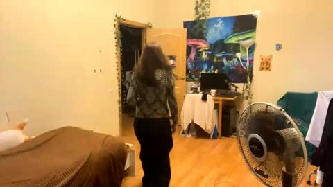 Leslie online show from 7, 6, 2026