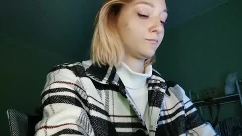 Snapshot of orange___melani chatting on 5, 3, 2025 Melani online show from 5, 3, 2025