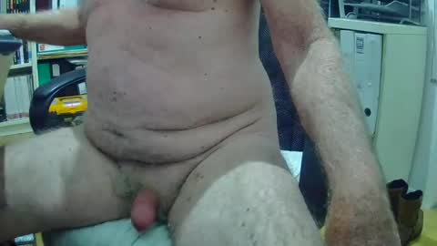 Snapshot of oren57 chatting on 1, 1, 2025 oren online show from 1, 1, 2025