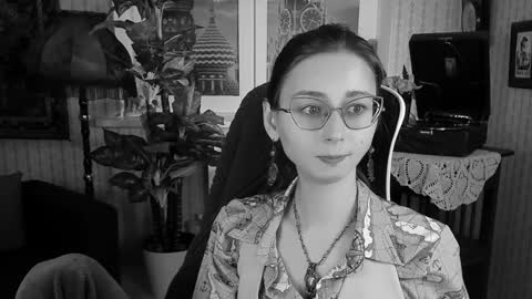 Snapshot of orianna_blade chatting on 28, 12, 2024 Orianna - Hi Im into geek culture cosplay crafting LARP games. Shall we play DnD online show from 28, 12, 2024