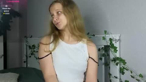 Snapshot of orivienne chatting on 23, 7, 2026 Dolores online show from 23, 7, 2026