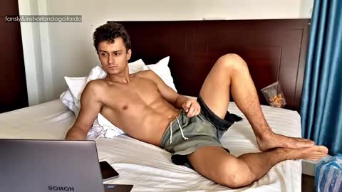 Snapshot of orlando__bloom chatting on 14, 10, 2025 Fansly and Instagram - online show from 14, 10, 2025