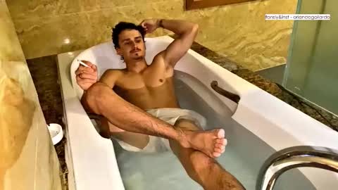 Snapshot of orlando__bloom chatting on 9, 3, 2026 Fansly and Instagram - online show from 9, 3, 2026