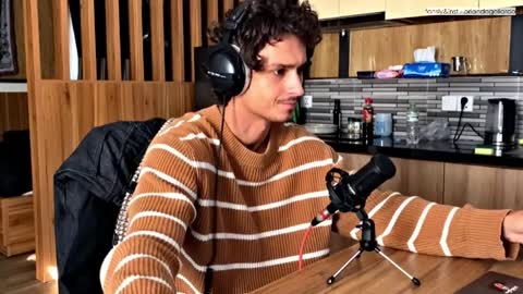 Snapshot of orlando__bloom chatting on 9, 4, 2026 Fansly and Instagram - online show from 9, 4, 2026