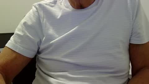 Snapshot of ossibottom chatting on 6, 4, 2026 Ossi online show from 6, 4, 2026