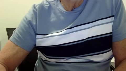 Snapshot of ossibottom chatting on 21, 4, 2026 Ossi online show from 21, 4, 2026